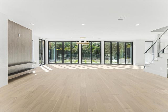 13 Tiel Way, Houston, TX 77019