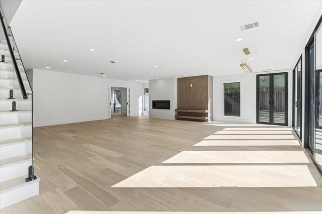 13 Tiel Way, Houston, TX 77019