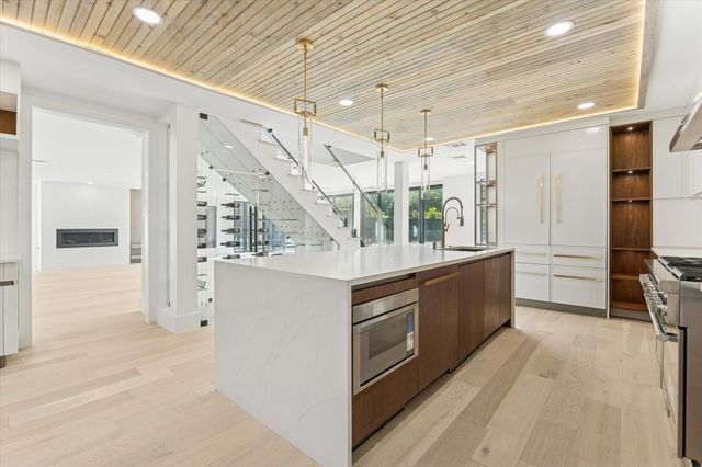 13 Tiel Way, Houston, TX 77019