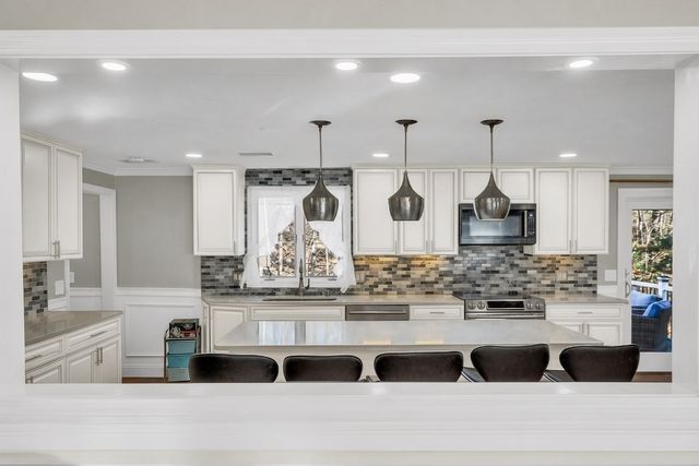 5 Flintlocke Rd, Franklin, MA 02038