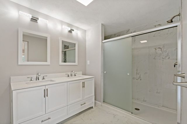 5 Flintlocke Rd, Franklin, MA 02038