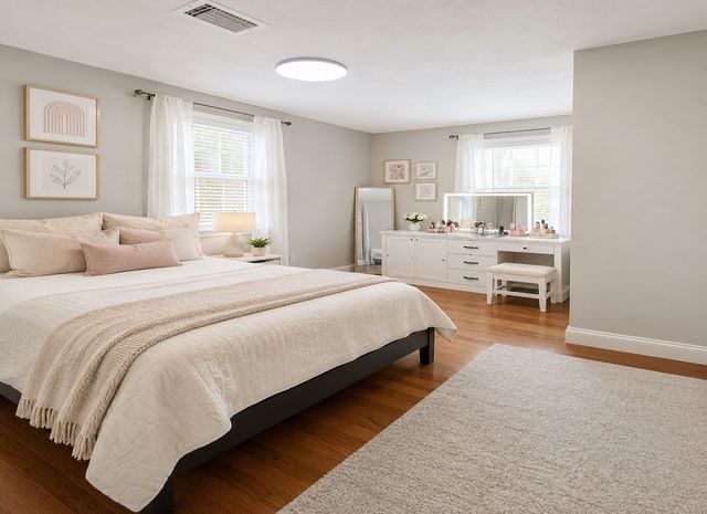5 Flintlocke Rd, Franklin, MA 02038