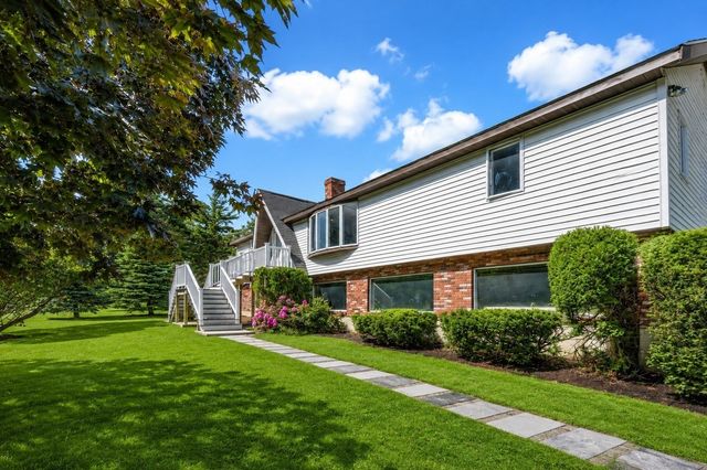 5 Flintlocke Rd, Franklin, MA 02038