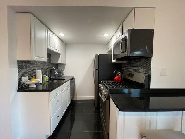 11 Thomas Park 4, Boston, MA 02127