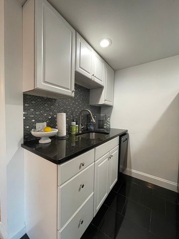 11 Thomas Park 4, Boston, MA 02127