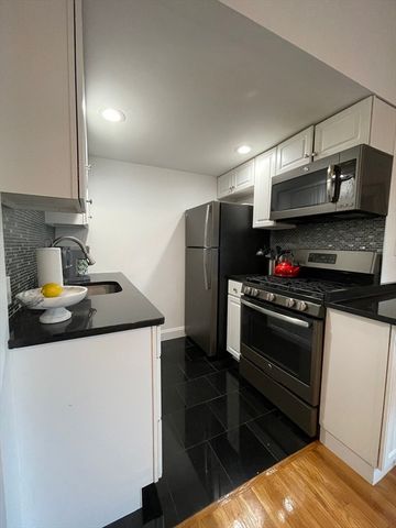 11 Thomas Park 4, Boston, MA 02127