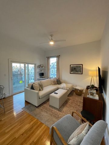 11 Thomas Park 4, Boston, MA 02127