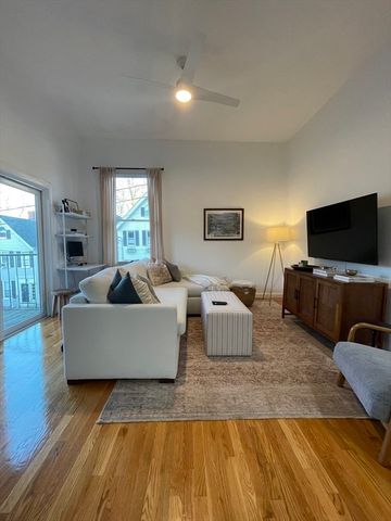 11 Thomas Park 4, Boston, MA 02127