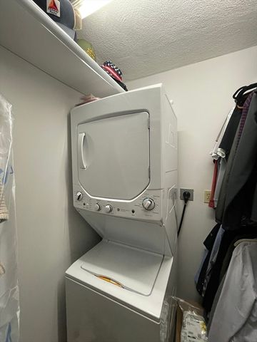 11 Thomas Park 4, Boston, MA 02127