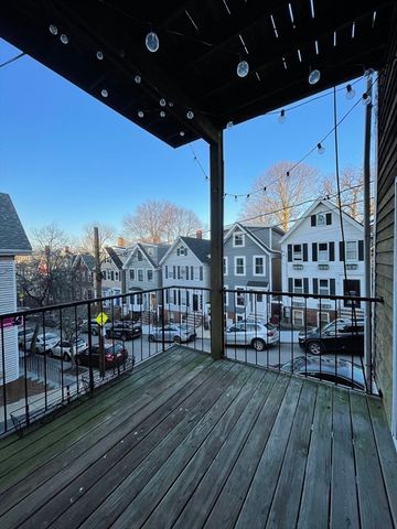 11 Thomas Park 4, Boston, MA 02127