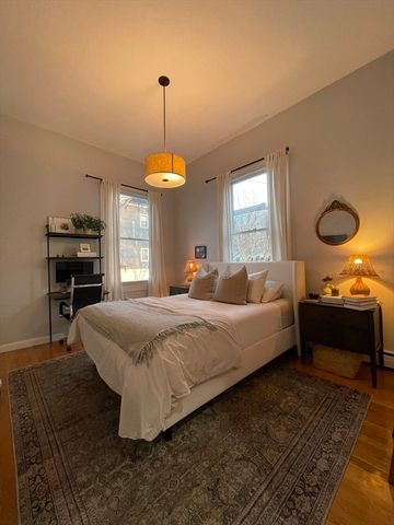 11 Thomas Park 4, Boston, MA 02127