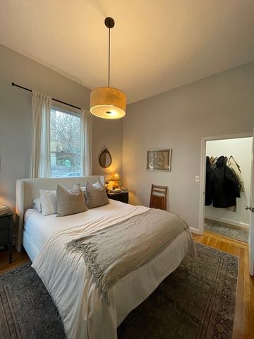 11 Thomas Park 4, Boston, MA 02127