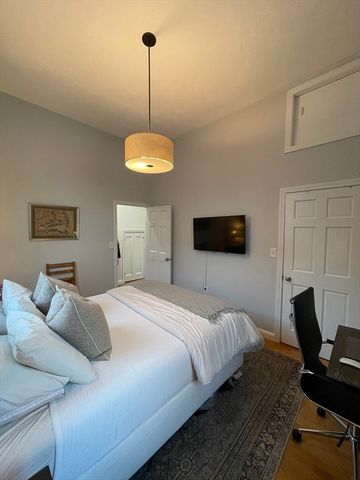 11 Thomas Park 4, Boston, MA 02127