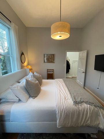 11 Thomas Park 4, Boston, MA 02127