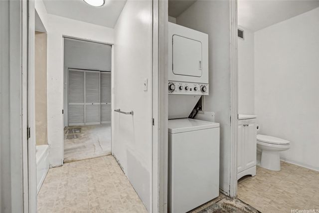 1160 Ala Napunani Street 1806, Honolulu, HI 96818