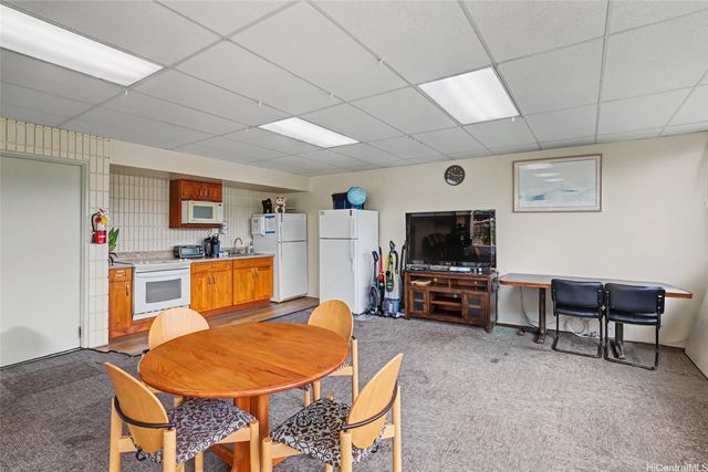 1160 Ala Napunani Street 1806, Honolulu, HI 96818
