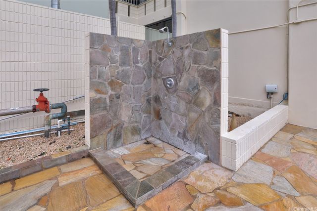 1160 Ala Napunani Street 1806, Honolulu, HI 96818