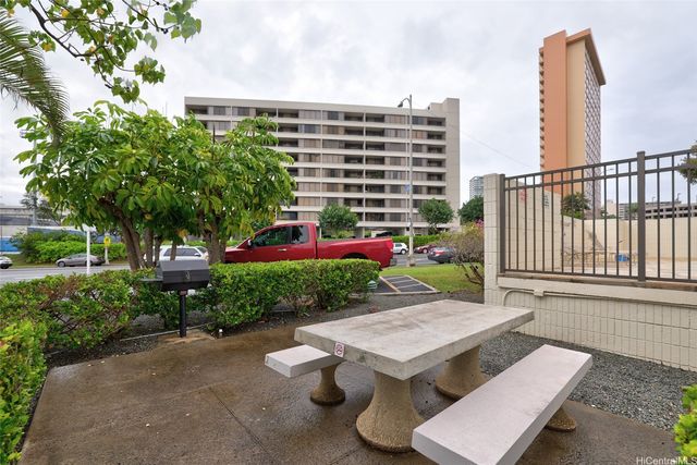 1160 Ala Napunani Street 1806, Honolulu, HI 96818