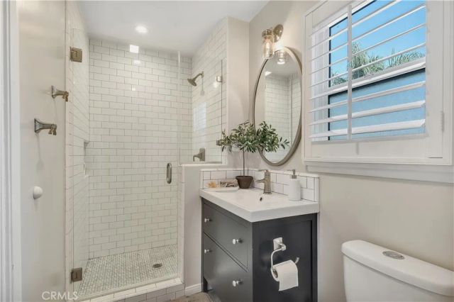 6458 Hanna Ave, Woodland Hills, CA 91303