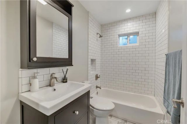 6458 Hanna Ave, Woodland Hills, CA 91303