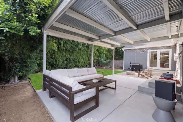 6458 Hanna Ave, Woodland Hills, CA 91303