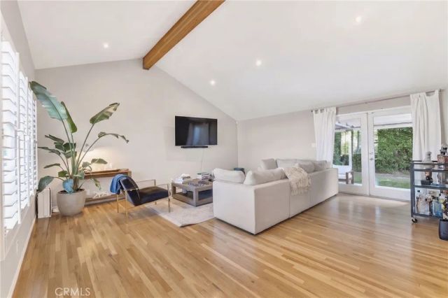 6458 Hanna Ave, Woodland Hills, CA 91303