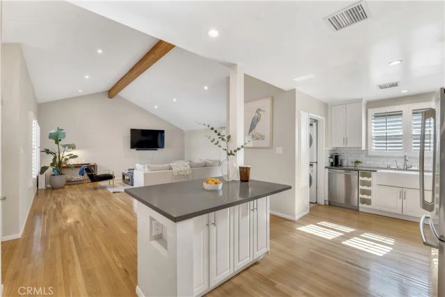 6458 Hanna Ave, Woodland Hills, CA 91303