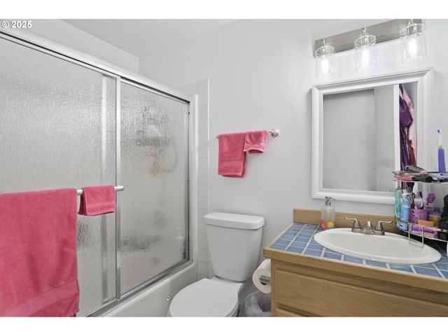 12204 Se 7TH St, Vancouver, WA 98683