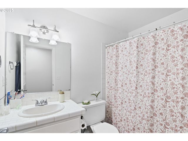 12204 Se 7TH St, Vancouver, WA 98683