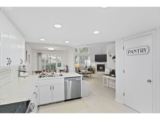 12204 Se 7TH St, Vancouver, WA 98683