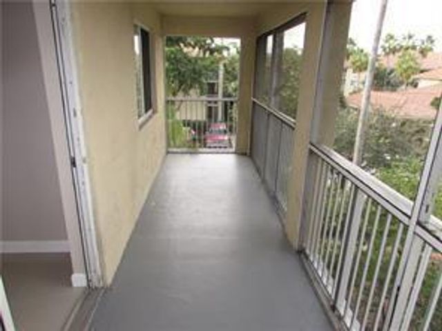 470 S Park Road 302, Hollywood, FL 33021