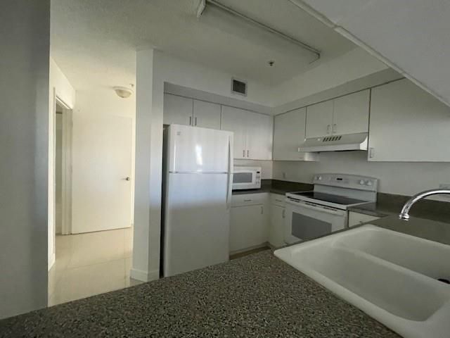 470 S Park Road 302, Hollywood, FL 33021