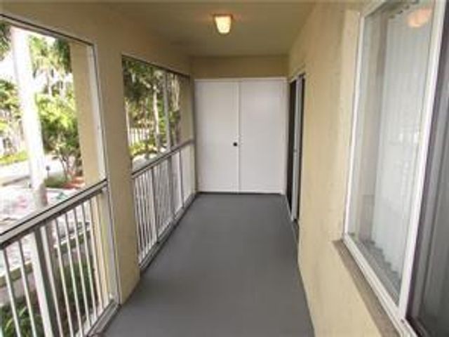 470 S Park Road 302, Hollywood, FL 33021