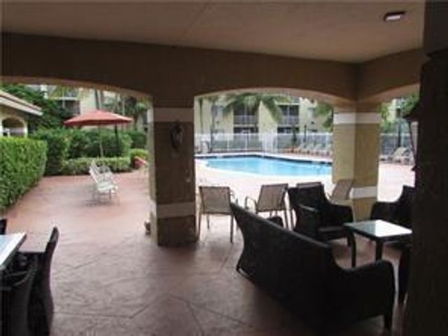 470 S Park Road 302, Hollywood, FL 33021