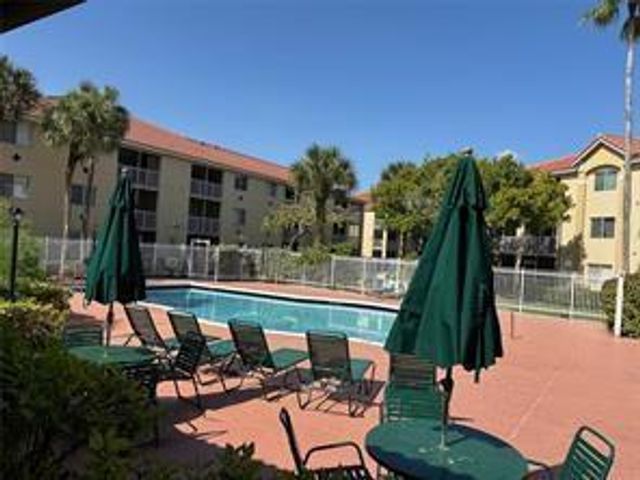 470 S Park Road 302, Hollywood, FL 33021