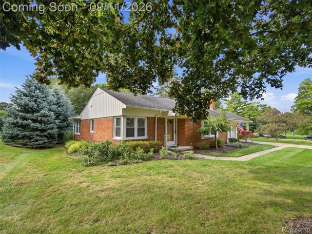 2645 Ayrshire Drive, Bloomfield Charter Township, MI 48302