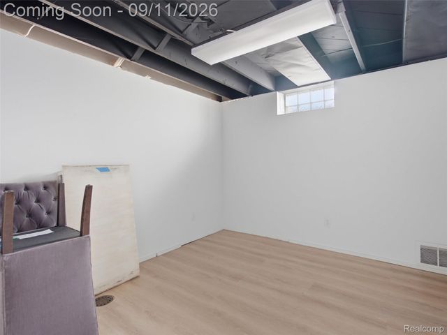 2645 Ayrshire Drive, Bloomfield Charter Township, MI 48302
