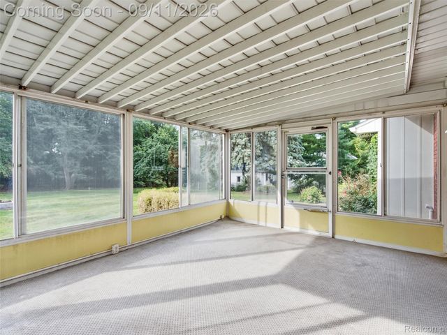 2645 Ayrshire Drive, Bloomfield Charter Township, MI 48302