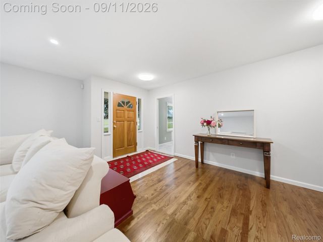 2645 Ayrshire Drive, Bloomfield Charter Township, MI 48302