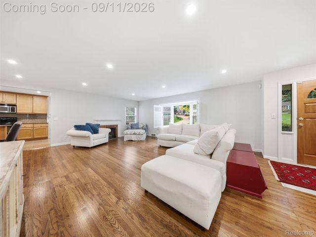 2645 Ayrshire Drive, Bloomfield Charter Township, MI 48302