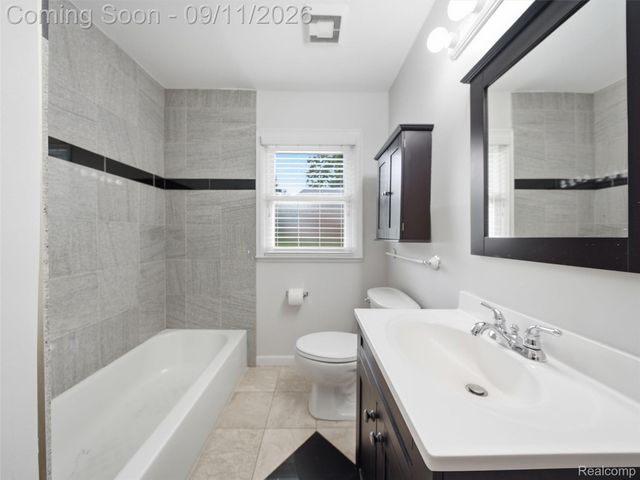 2645 Ayrshire Drive, Bloomfield Charter Township, MI 48302