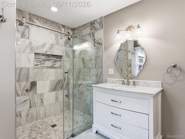 2645 Ayrshire Drive, Bloomfield Charter Township, MI 48302