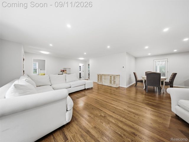 2645 Ayrshire Drive, Bloomfield Charter Township, MI 48302