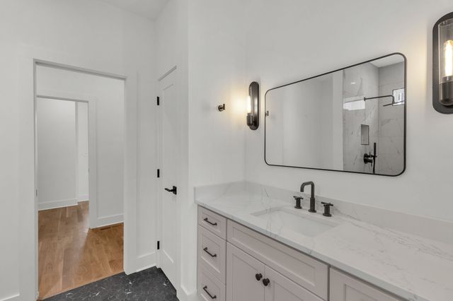 1714B River Dr, Nashville, TN 37218