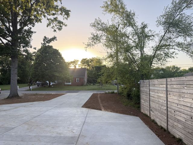 1714B River Dr, Nashville, TN 37218