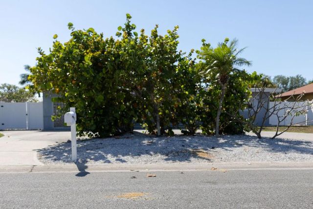 10126 E 4TH STREET E, Treasure Island, FL 33706