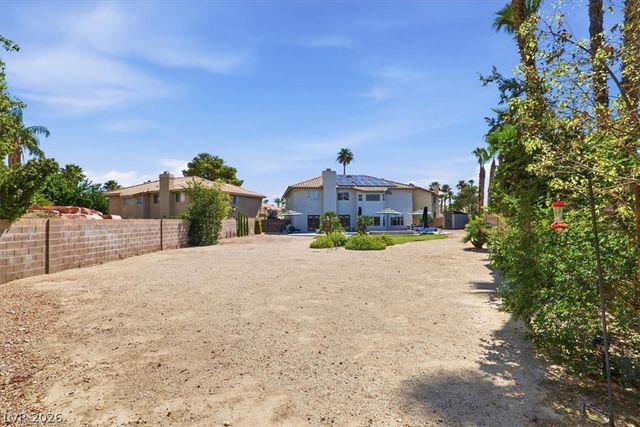 9433 Salt Water Court, Las Vegas, NV 89117
