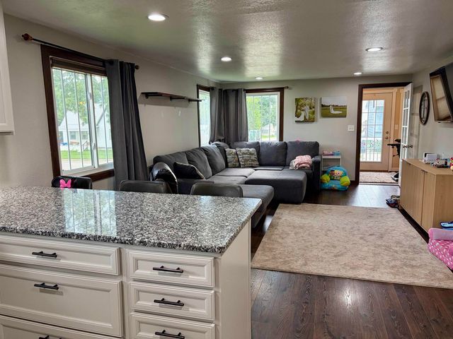 119 NE 7th Avenue, Independence, IA 50644