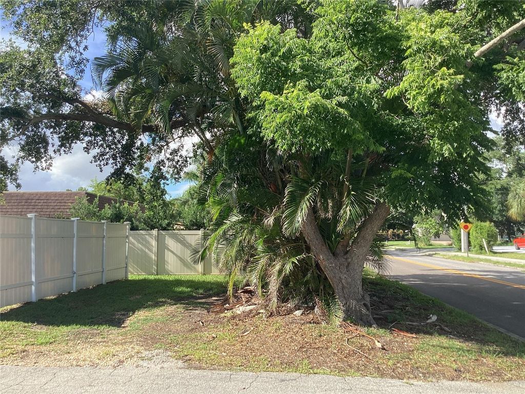Image 17 of property listing at 710 50TH STREET COURT W, Bradenton, FL 34209