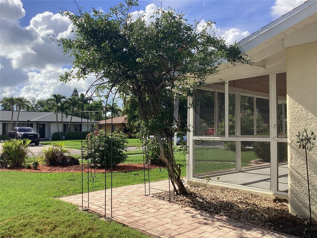 Image 3 of property listing at 710 50TH STREET COURT W, Bradenton, FL 34209